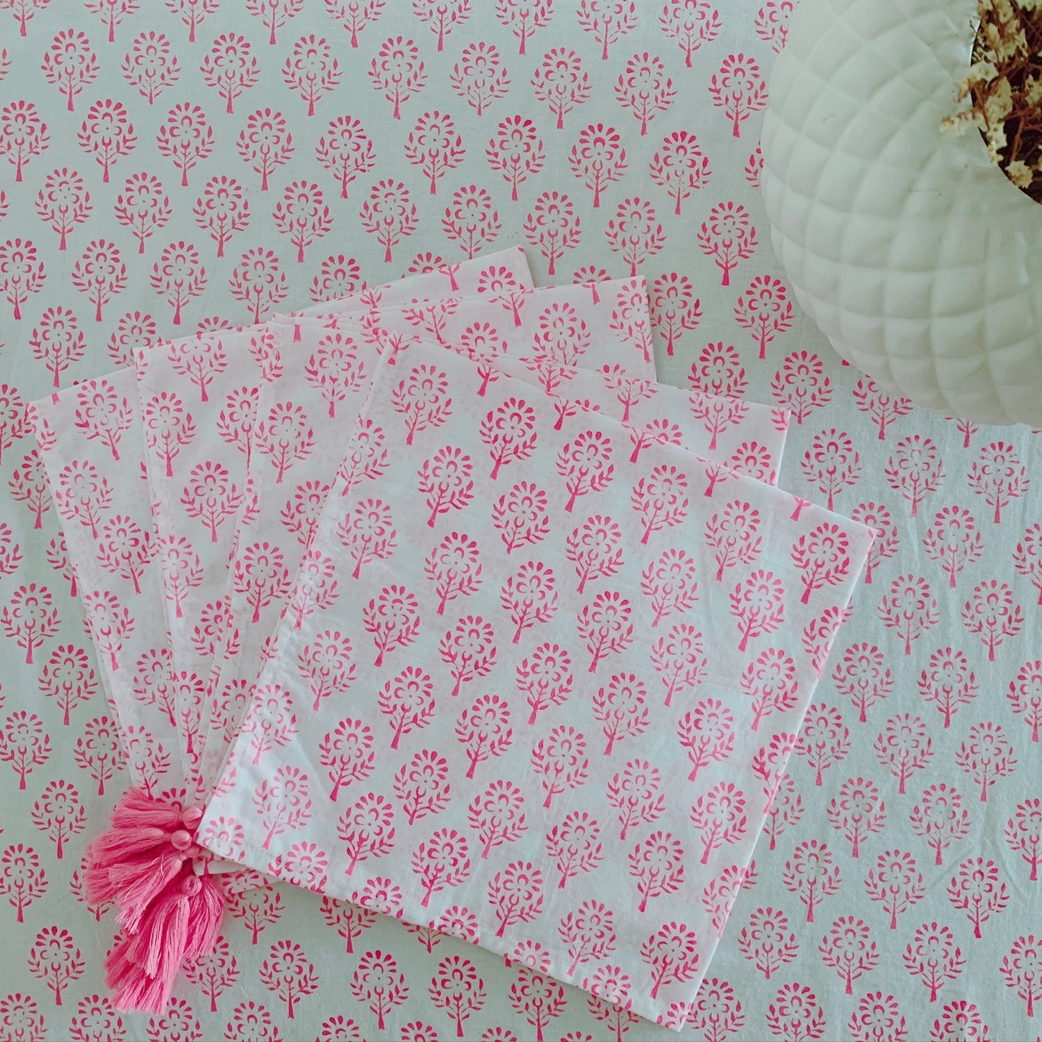 Pink City Scallop Flower Motif Round Blockprint Tablecloth (180cm)
